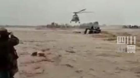 当地时间1月3日，阿富汗坎大哈省爆发山洪致车辆倾覆多人被困，洪水中直升机低空悬停解救灾民