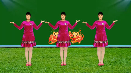 32步广场舞《欢乐中国年》欢歌笑声连成片，红红火火到永远#元旦娱乐嘉年华