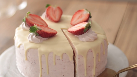 用草莓来制作一个草莓千层蛋糕，学起来吧