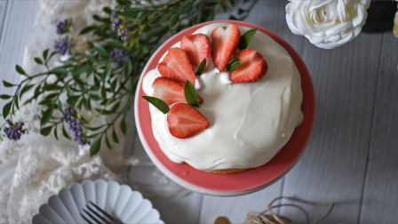 【烘焙食谱】冬季限定草莓流心鲜奶油戚风蛋糕！