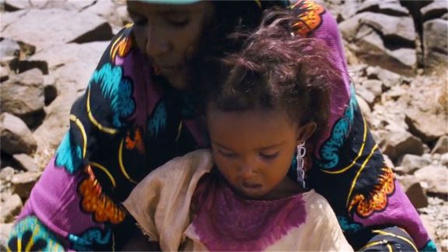 给女孩进行割礼，1亿女性深受其害，传承4000年的非洲恶习