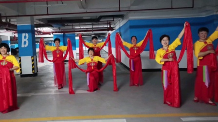 桂桂广场舞经典红色歌曲巜绸缎🌹拥军秧歌舞》桂桂团队演示