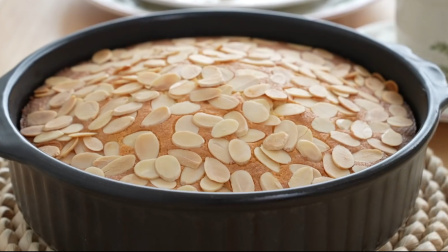 用杏仁来做一个杏仁奶油蛋糕，方法简单，学起来吧