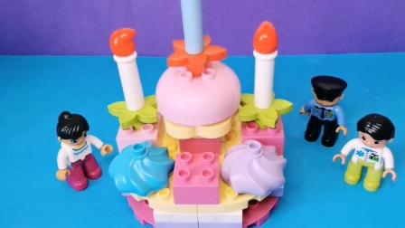 益智积木玩具：大颗粒搭建作品，美味的生日蛋糕！