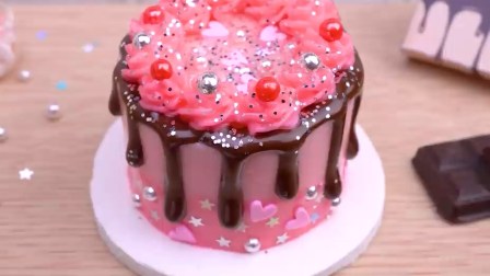 用迷你厨房做粉色巧克力蛋糕