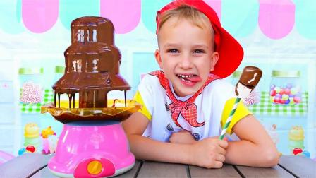 小男孩为了得到玩具奖励，手工制作巧克力冰淇淋和城堡蛋糕！