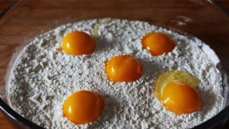 1斤面粉5个鸡蛋，教你做不一样的面食，蓬松暄软，比面包都好吃