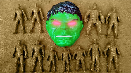 绿巨人的面具会发光，把周围的奥特曼玩具，都变成了泥巴！