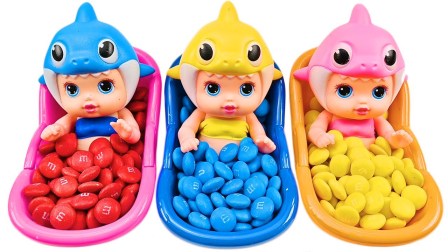 少儿益智玩具，玩彩色可乐豆，做睡衣小英雄浴池