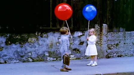 男孩捡到一只红色气球，不仅能听懂人说话，还会自己谈恋爱！