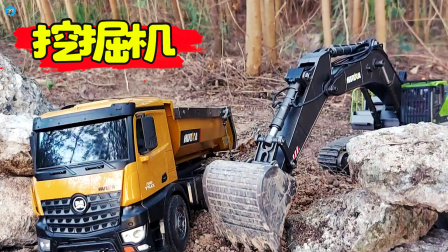 遥控工程车施工，自卸车和挖掘机在树林里搬运泥土