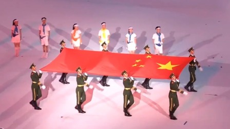 成都第31届世界大学生夏季运动会 中华人民共和国国旗入场，童声演唱《国旗国旗真美丽》