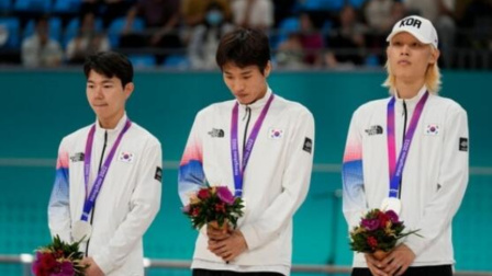 2023杭州亚运会辣报 韩国选手没撞线提前庆祝丢掉冠军 网友：脱下的军装又穿上了