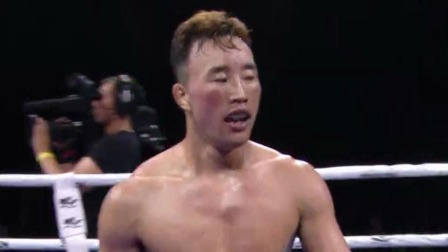 武林风 2022 贾奥奇后手摆拳送对方读秒，扫踢后给重击提士气