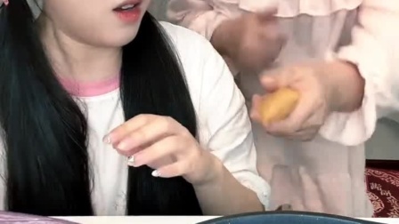 小公主！我给你拉年糕！你吃什么颜色多少厘米的告诉我！