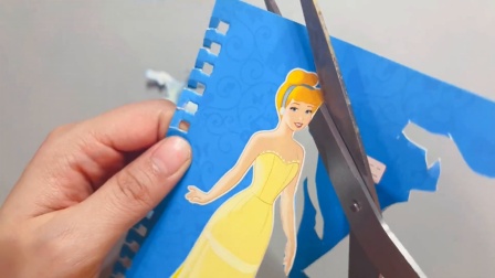 这是我做的艾莎公主和灰姑娘，你们觉得哪个更漂亮呢
