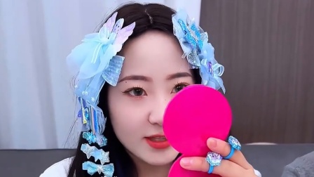 哇塞，这是哪个公主的冰雪仿真化妆包，配件这么丰富