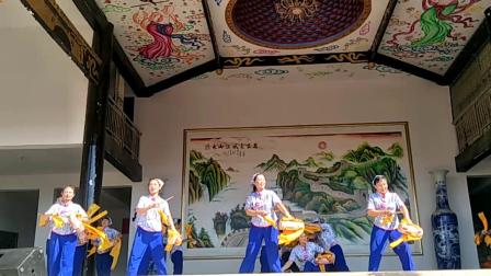 《鄱湖渔鼓》江西鄱阳老年大学李湖光老师舞蹈班表演于三庙前乡荷花节