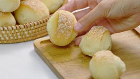 新手也能学会的烘焙：超可爱一口芝士小面包