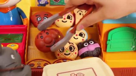 玩具世界：小企鹅的面包甜品店开业啦，超好吃！