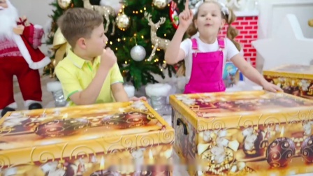 圣诞节到了，圣诞老人给小女孩和小男孩准备了什么礼物呢？