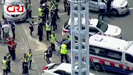 国际时政 澳大利亚墨尔本一辆汽车冲撞行人至少14人受伤 171222