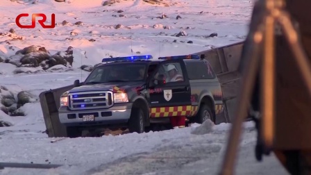 记者连线 冰岛旅游大巴事故受伤中国游客仍有两人处于重症监护 驻冰使馆提醒中国公民确保安全 171229