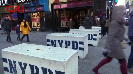 国际时政 美国纽约警方加强时报广场跨年夜安保措施