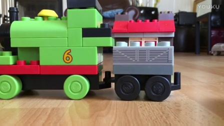 托马斯和他的朋友们玩具火车在一起玩