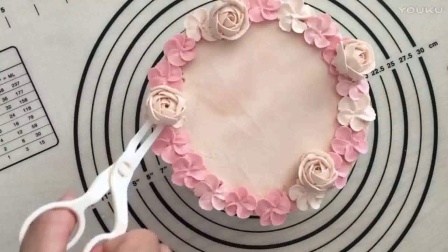 芝士蛋糕裱花 奶油裱花纸杯蛋糕图片 水果裱花蛋糕