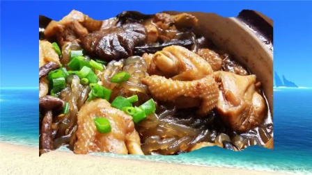 东北菜小笨鸡炖蘑菇,不光鸡肉好吃,配菜也特别下饭,老香啦！