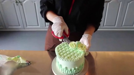 奶油蛋糕裱花 水果生日蛋糕裱花视频