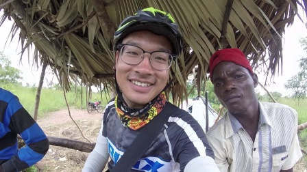 中国小伙非洲骑行回国 骑行纪录片 野好  第三集  《贝宁北方, 又睡村长》