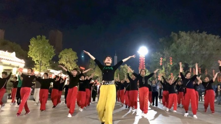 活力广场舞《站在草原望北京》大气豪迈，嗨翻广场