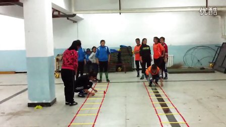 塔城地区第二中学女子足球队室内训练3