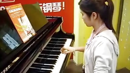 美丽迷人的钢琴OK老师弹奏边