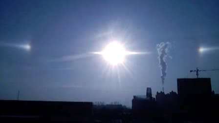 实拍天空惊现神马追日 仰望45度角的惊喜