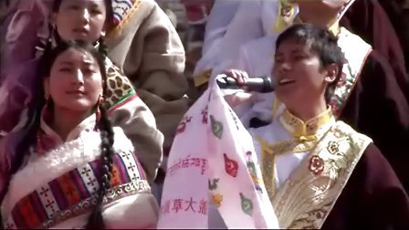 【拍客】若尔盖县群众演唱藏语版感恩歌曲《多谢了》感人现场