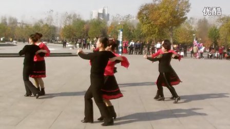探戈、由囯家级国标舞规范交谊舞教师冯元新老师编导。