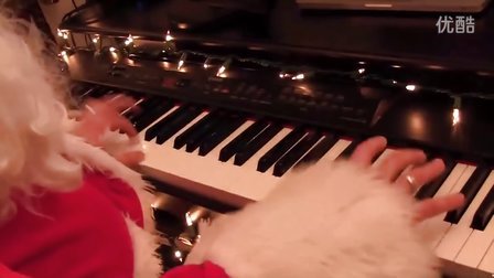 圣诞老人钢琴弹奏铃儿响叮当【_tan8.com