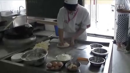 孔子学院志愿者赴新东方烹饪学校进行中式烹饪培训