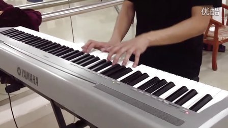 毛铁 钢琴弹唱《我的歌声里》_tan8.com