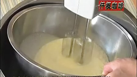 手工制作软式奶油 制作冰咖啡 鲜软奶油如何打制细致鲜咖啡