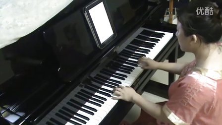 杨钰莹《轻轻地告诉你》钢琴视_tan8.com