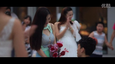 拍客七夕情人节北京街头求婚穿婚纱跳小苹果