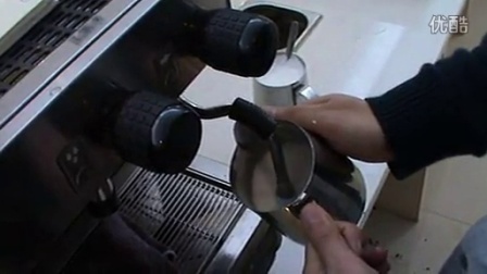 成都咖啡师培训【咖啡机打奶泡练习】东华教育教学视频