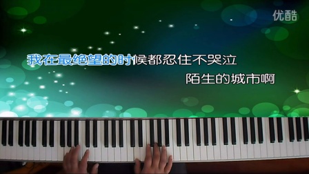 桔梗钢琴弹唱--《漂洋过海来_tan8.com