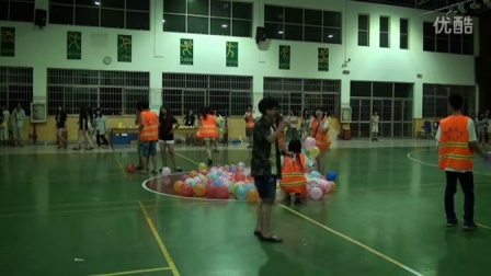 華東台商子女學校 2015 畢業晚會 坐氣球遊戲