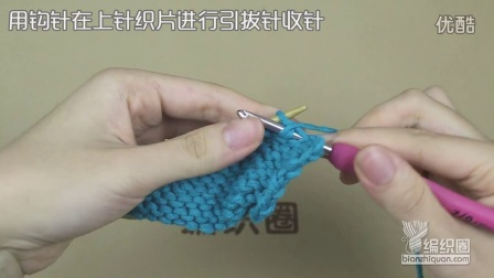 用钩针在上针织片进行引拔针收针毛线简易织法