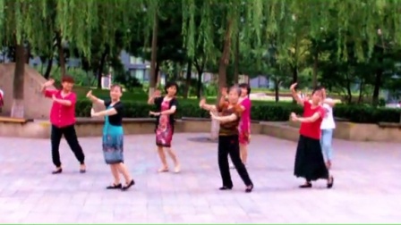 北京天居园广场舞：《牵着妈妈的手》
